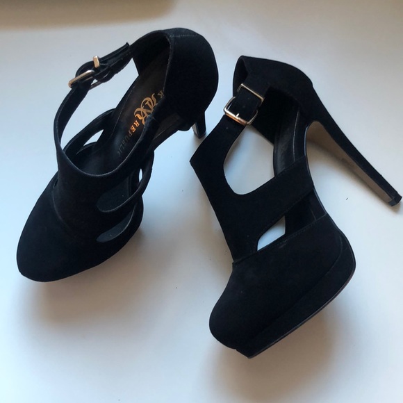 Rock & Republic Cutout Bootie - Picture 4 of 6